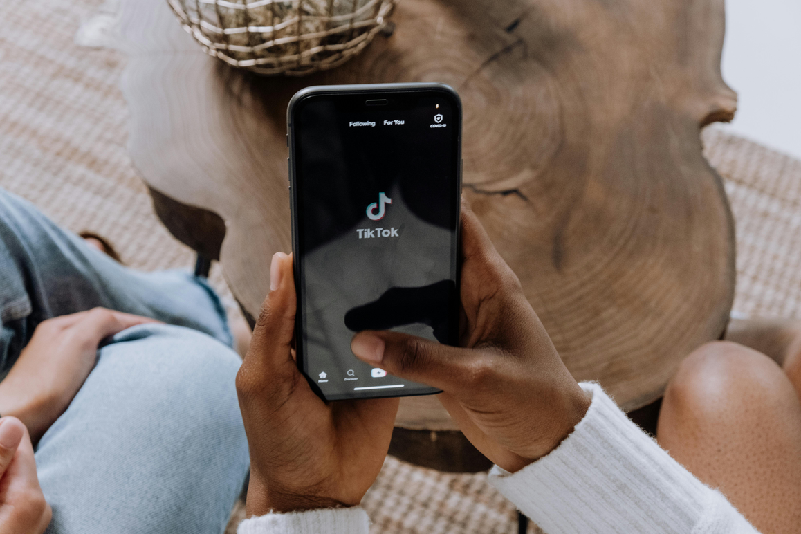 Психологія травматичного демпінгу: як TikTok впливає на наше сприйняття