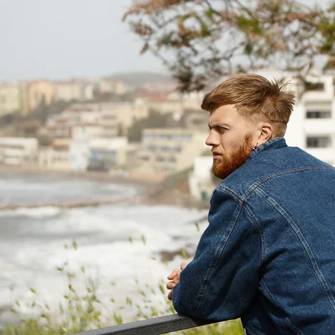 Чому виникає почуття самотності та як його позбутися